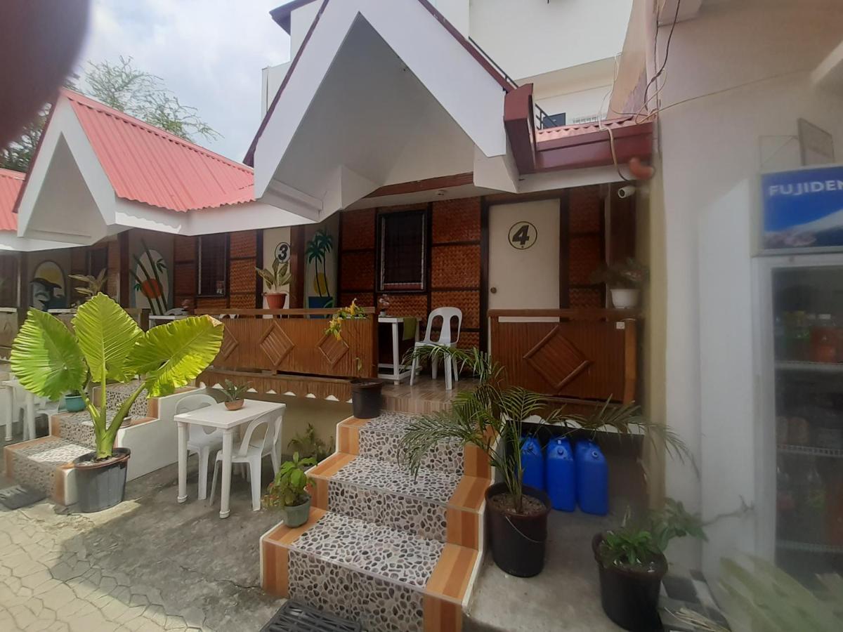 Sandstorm Lodge And Cafe ปูแอร์โตกาเลรา ภายนอก รูปภาพ