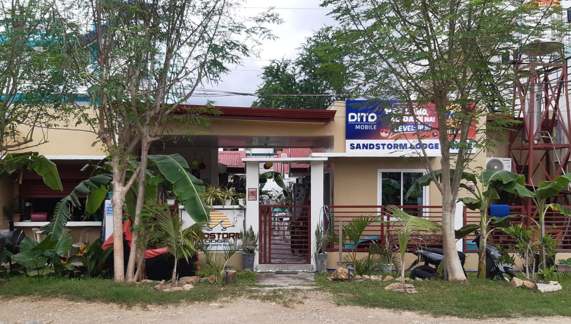 Sandstorm Lodge And Cafe ปูแอร์โตกาเลรา ภายนอก รูปภาพ
