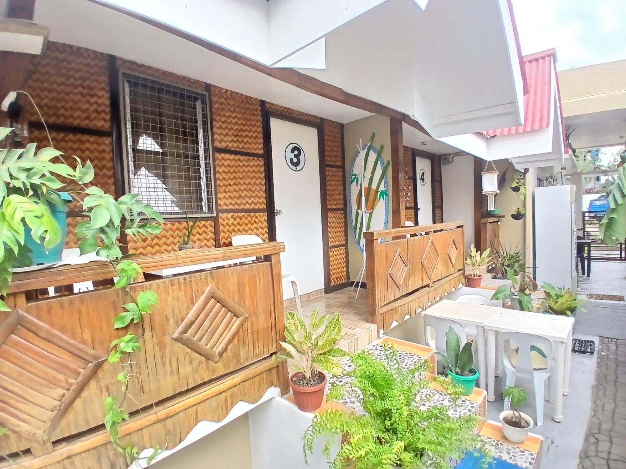 Sandstorm Lodge And Cafe ปูแอร์โตกาเลรา ภายนอก รูปภาพ